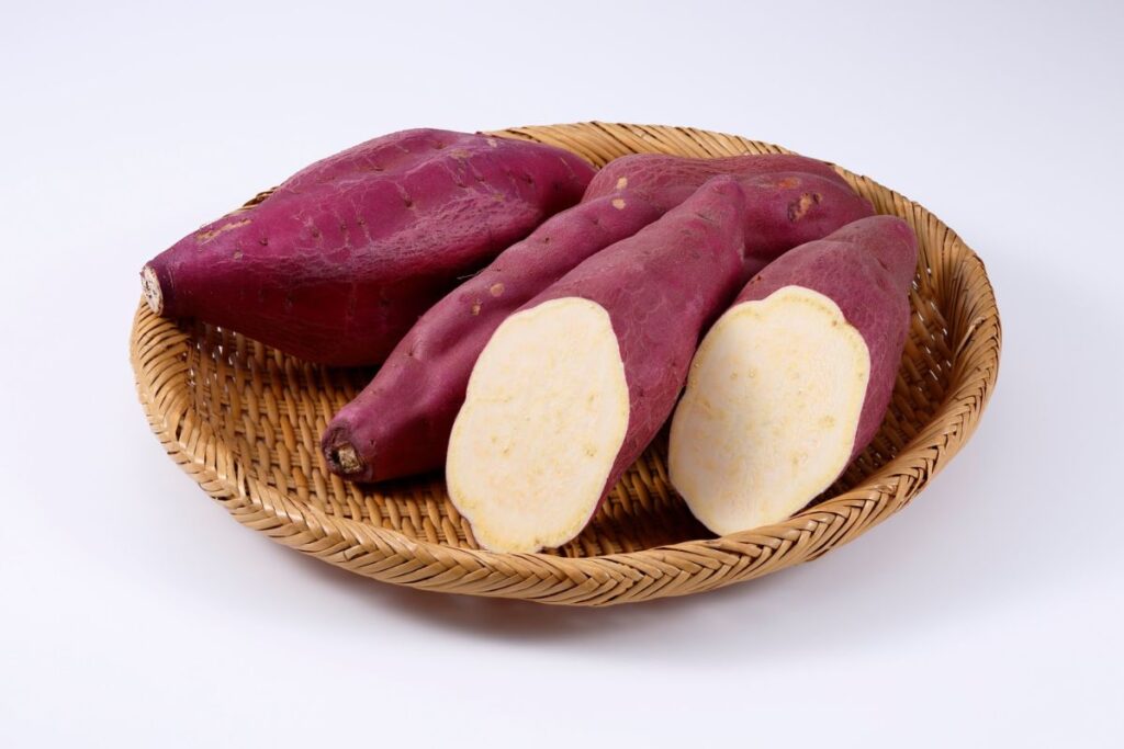 Süßkartoffel-Spalten im Ofen backen bei 220 Grad goldbraun knusprig